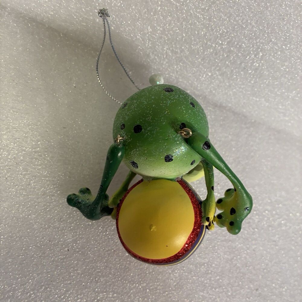Frog Christmas Ornament Holding A Christmas Ball. Movable Legs. Hand Painted 5” - Picture 4 of 8